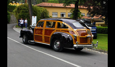 Chrysler Town & Country Station Wagon 1941  rear